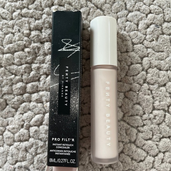 Fenty Beauty PRO FILT'R INSTANT RETOUCH CONCEALER - Picture 1 of 4